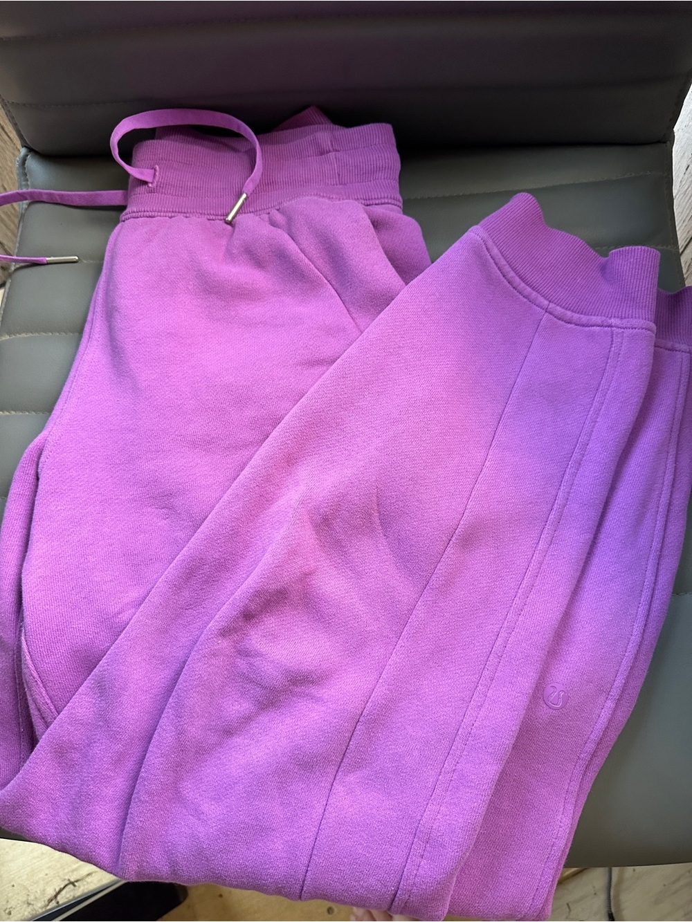 Lululemon- Scuba joggers size 4